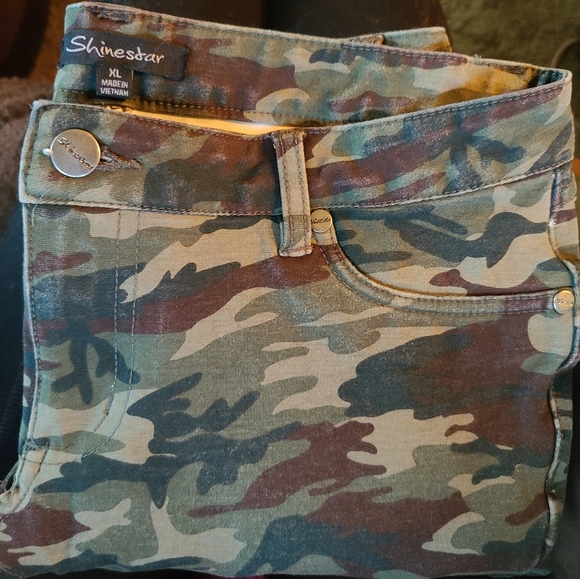 Girls Stretch, Camo, Skinny Jeans - Picture 2 of 2